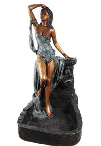 Bathing Girl Sculpture by the Bronze Floor Fountain